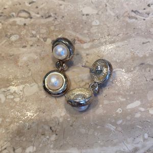Pearl earring in silver